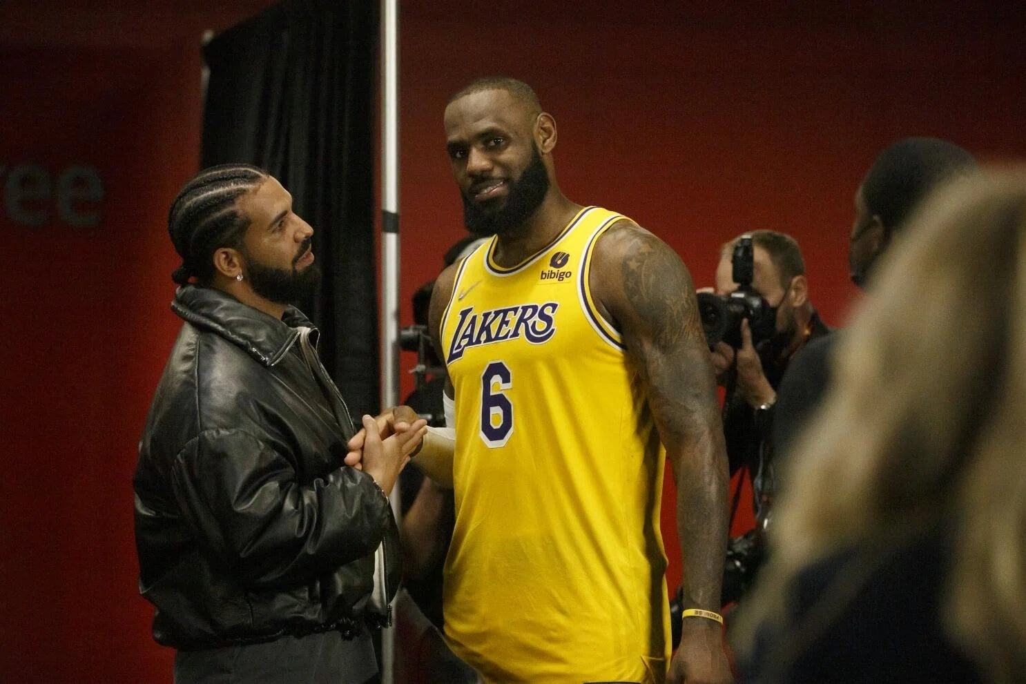 Drake 新歌大肆嘲諷詹姆斯!狠嗆「你的事業就是靠轉隊起家的!」