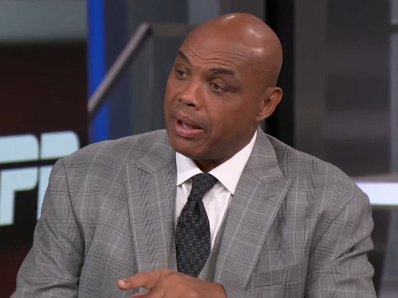 NBA／惡漢巴克利 Charles Barkley 痛批騎士失誤醜到吐！罵完騎士又逆轉贏球，季後賽已連三次
