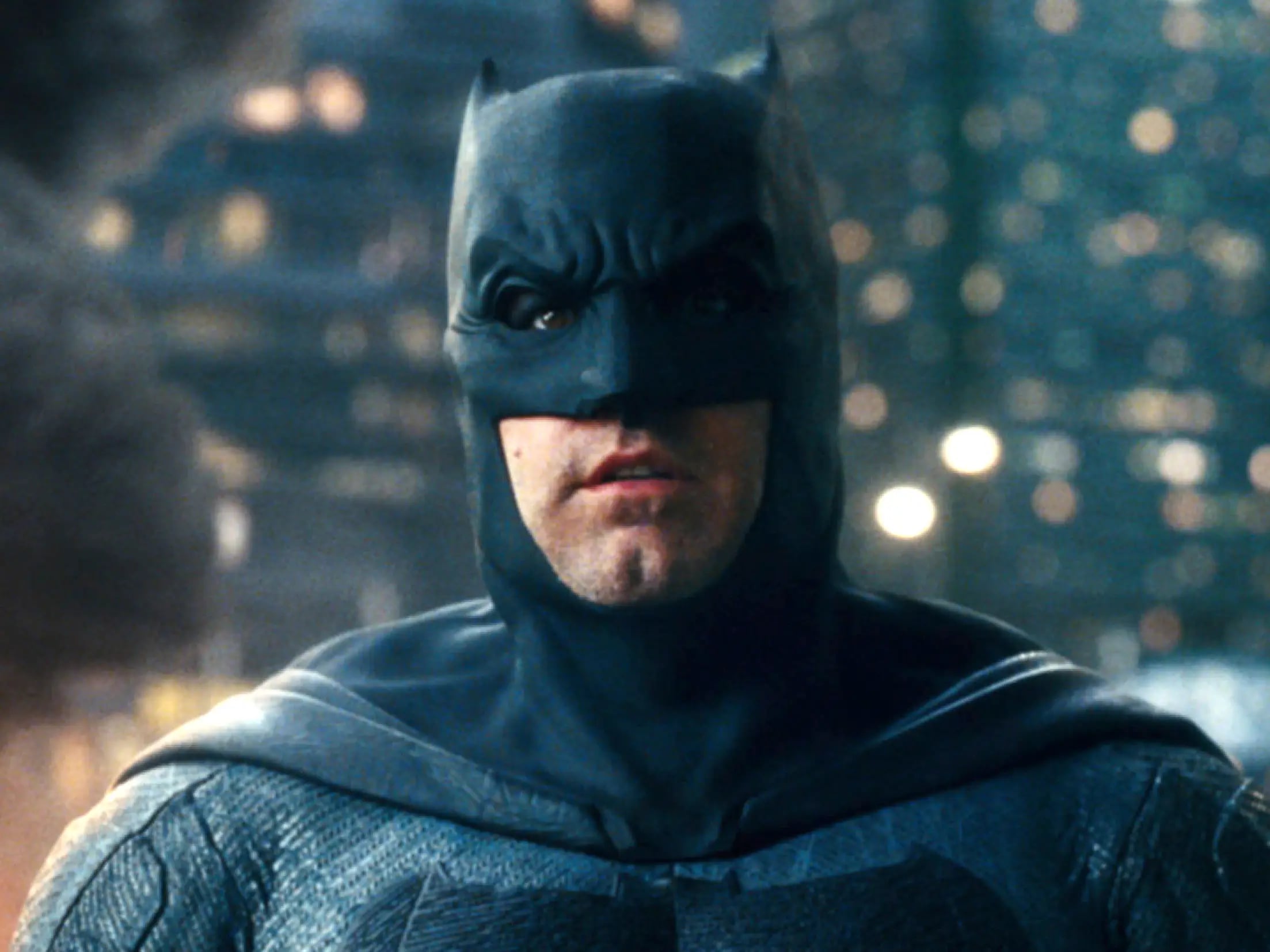 《蝙蝠俠對超人：正義曙光》班艾佛列克 Ben Affleck 未公開機械裝照片曝光！網友嗨翻：「快讓他接手！」