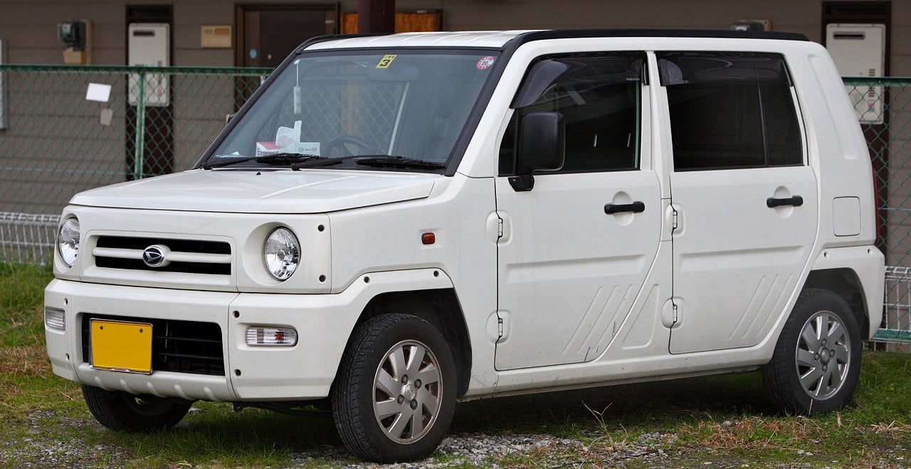 日本 K-Car 有多狂?660cc 小車硬是玩出超跑氣場!英媒選出史上最酷 10 款讓全球車迷驚呼!