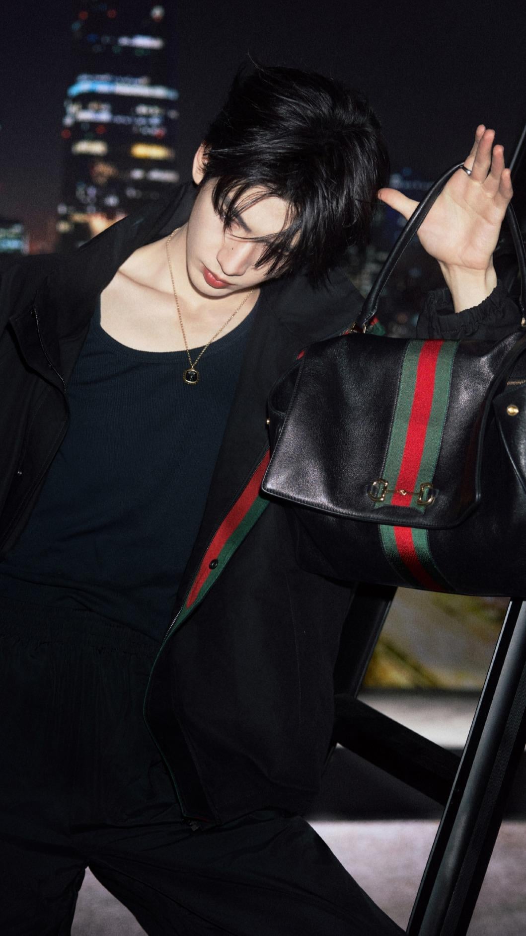 張凌赫 IG 曬身高 190 公分 GUCCI 看秀造型!粉絲暴動:「漫畫走出來的人!」