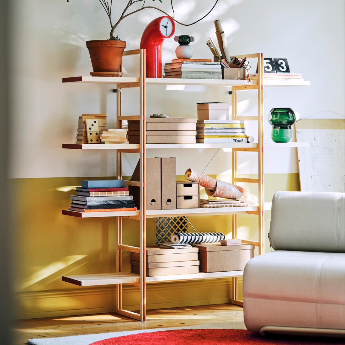 IKEA PS 2026 最新系列即將開賣!充氣椅、搖搖長凳、上照落地燈⋯44 款設計師家具讓你平價入手!
