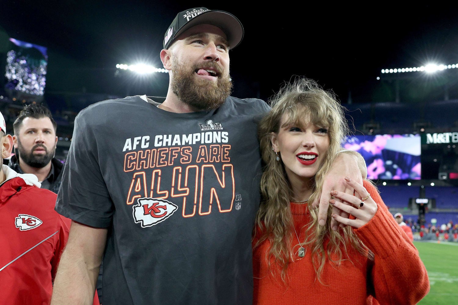 特拉維斯凱爾西 Travis Kelce 談泰勒絲戀情!自嘲:「我是比較不紅的那個」全場笑翻!