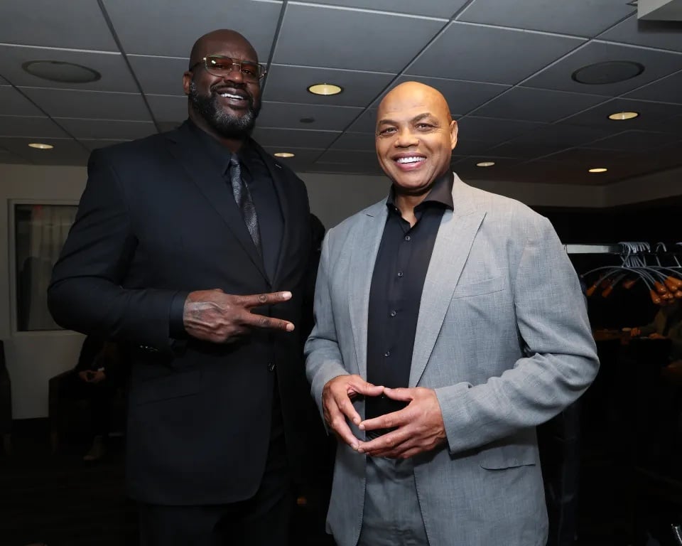 NBA／歐尼爾拿碩士學位還不忘酸巴克利！司儀唸出「我討厭 Charles Barkley 」全場笑翻！
