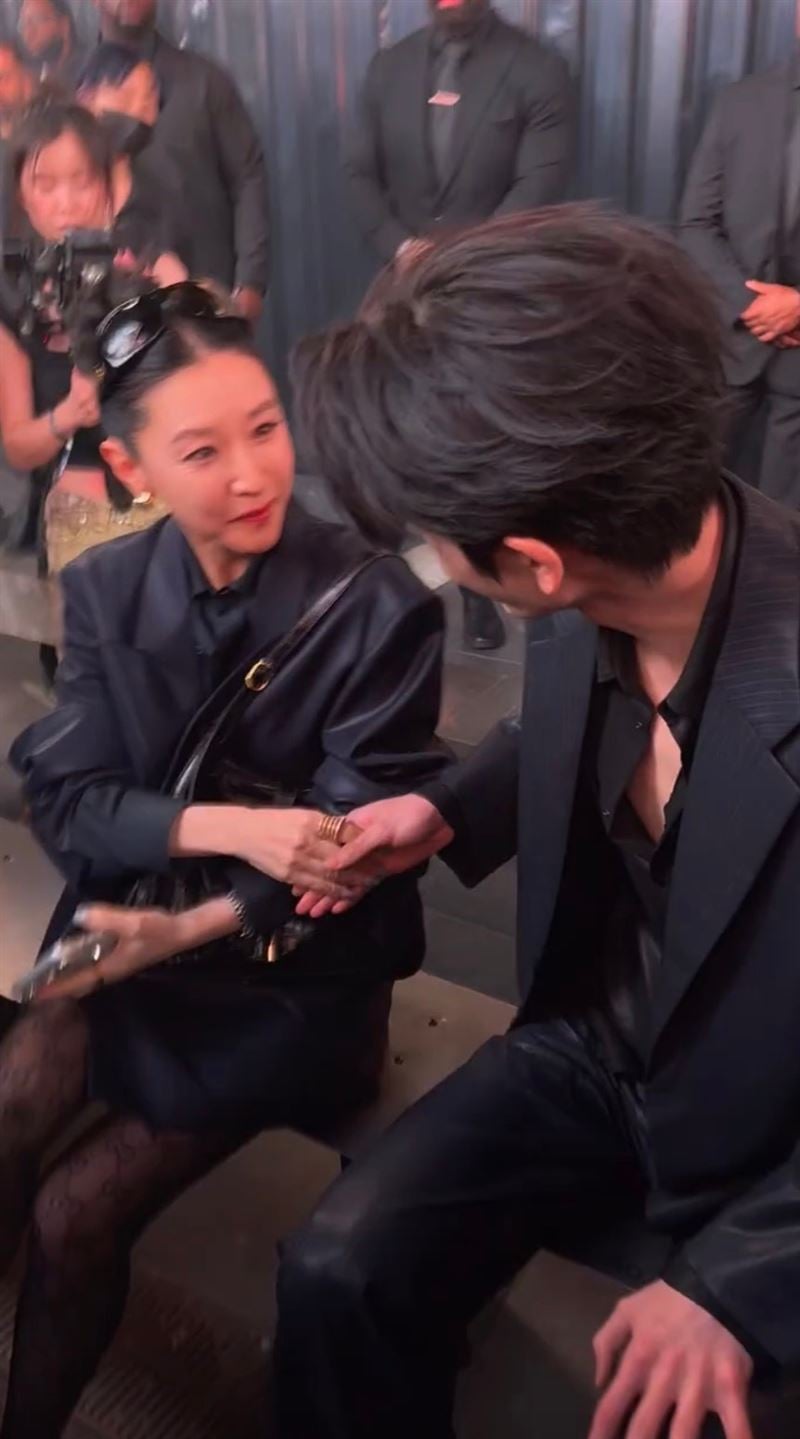 李英愛同框張凌赫!歪頭合照女神狂讚:「他真的很帥!」