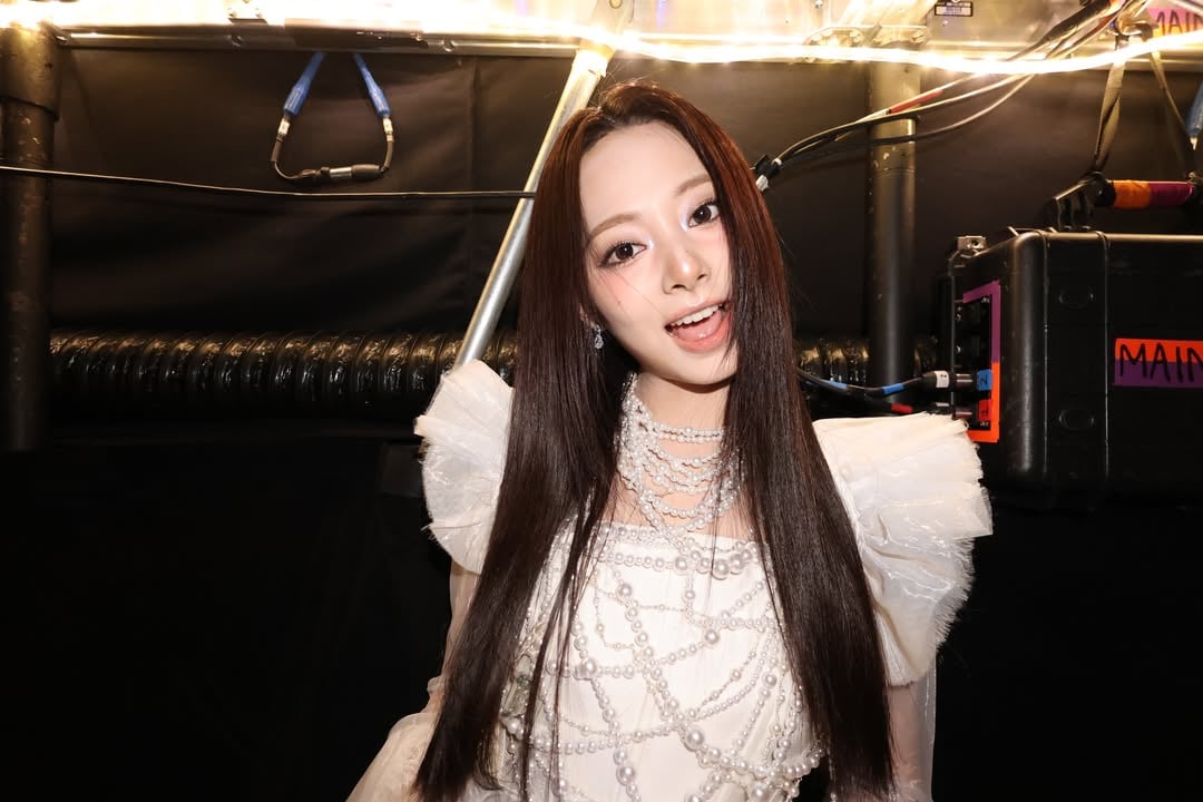TWICE 周子瑜 IG 曝童年舊照!開懷大笑模樣引粉驚呼:「美貌等比例放大!」