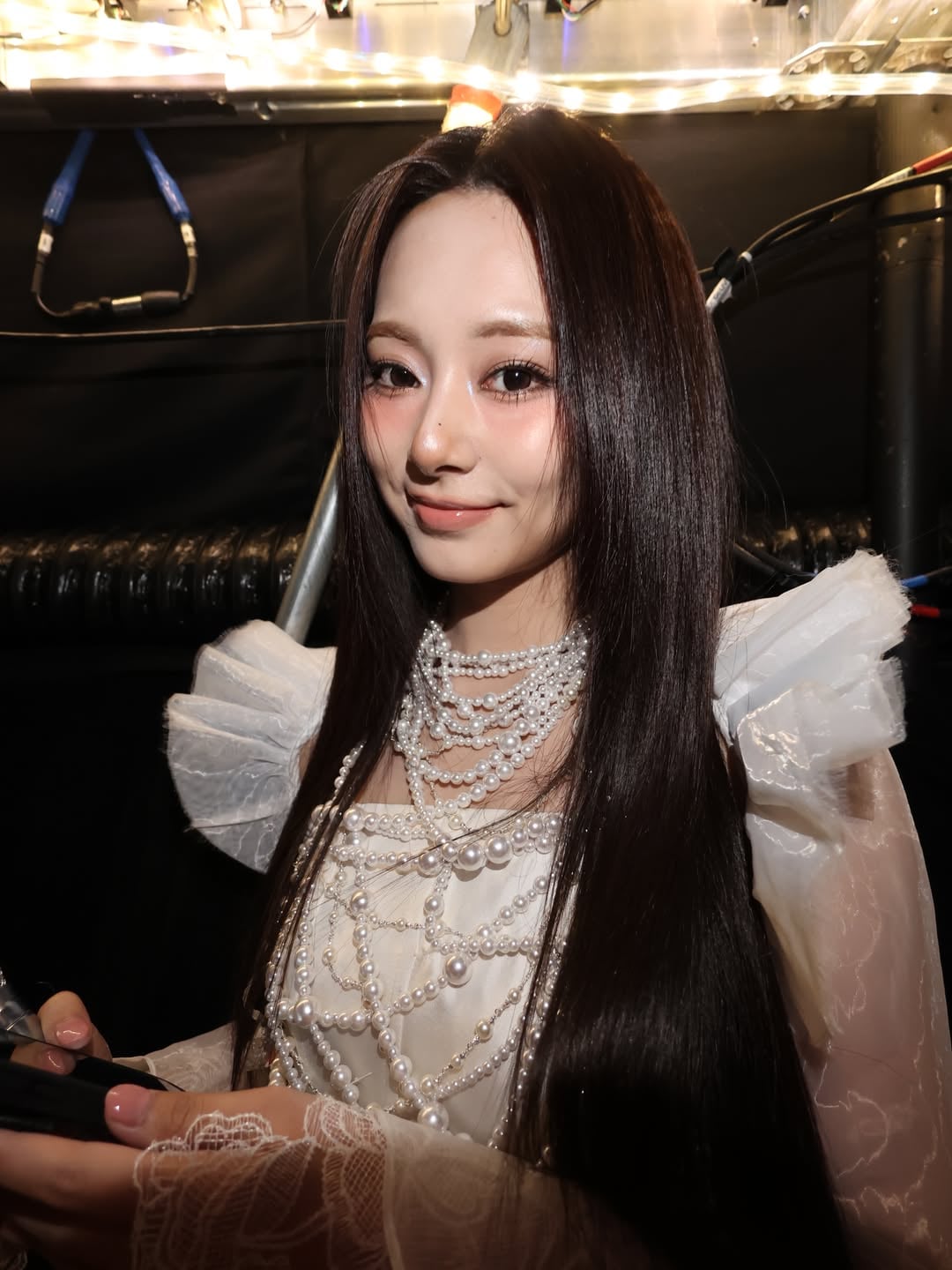 TWICE 周子瑜 IG 曝童年舊照!開懷大笑模樣引粉驚呼:「美貌等比例放大!」