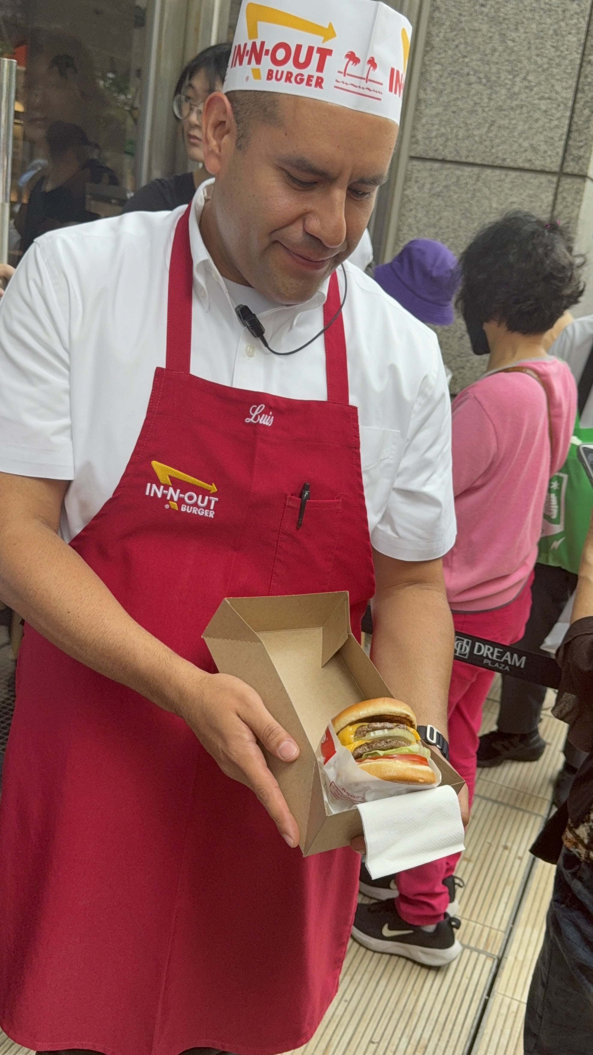 In-N-Out 漢堡台北快閃正式登場！信義區限時 4 小時、3 款限量漢堡售完即收攤，資訊一次看！