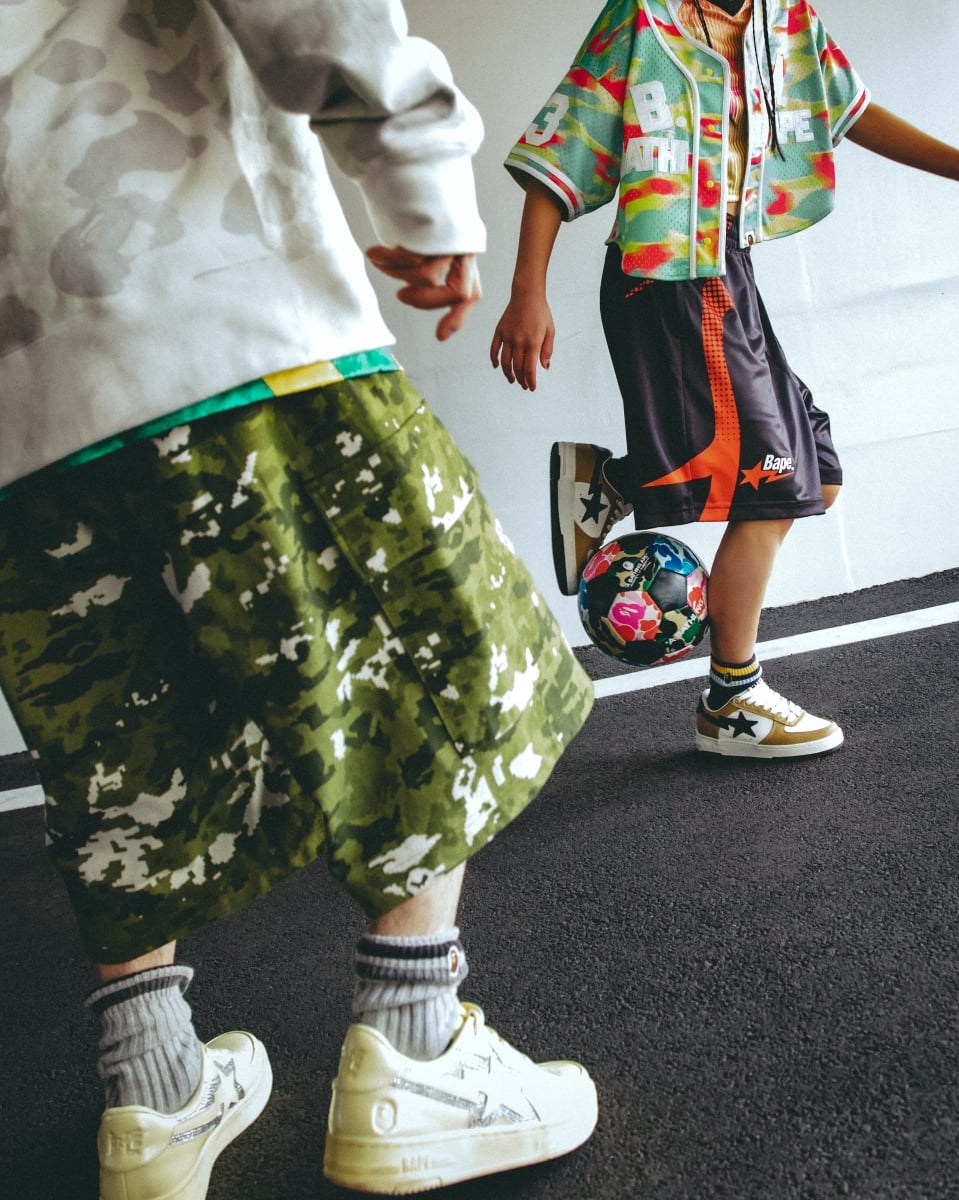 BAPE® 召喚 2000 年代足球文化!2026 世足賽前夕推限定系列,街頭潮流迷必搶的運動裝備!