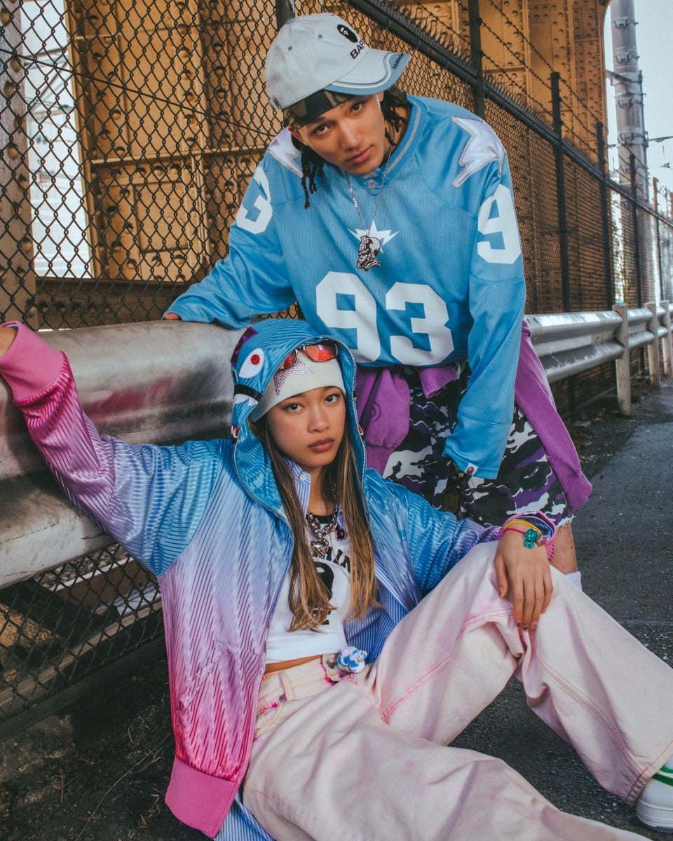 BAPE® 召喚 2000 年代足球文化!2026 世足賽前夕推限定系列,街頭潮流迷必搶的運動裝備!