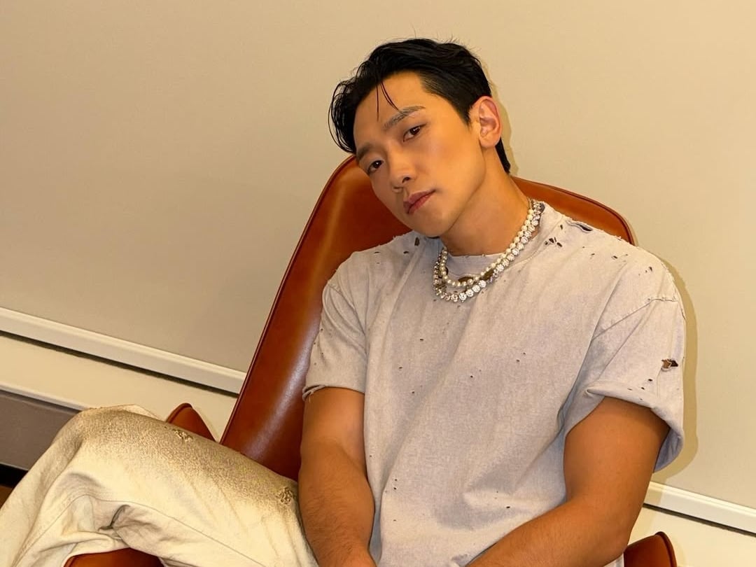 Rain 自曝為了吃美食狂增肌！調侃身材：「上身跑車下身經濟車」笑翻全場！