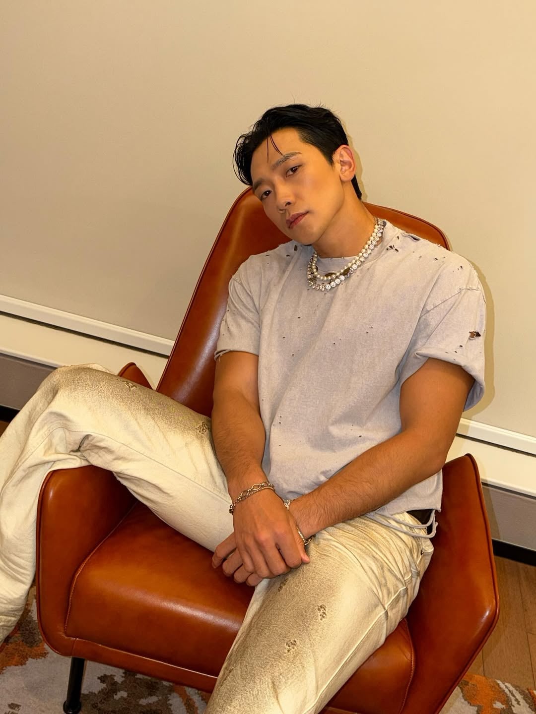 Rain 自曝為了吃美食狂增肌！調侃身材：「上身跑車下身經濟車」笑翻全場！