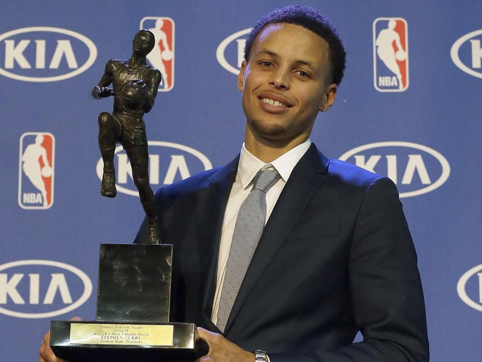 回顧 Stephen Curry 2015 年 MVP 感言曝光！「別活在別人的故事裡」這句話讓無數人狠狠清醒