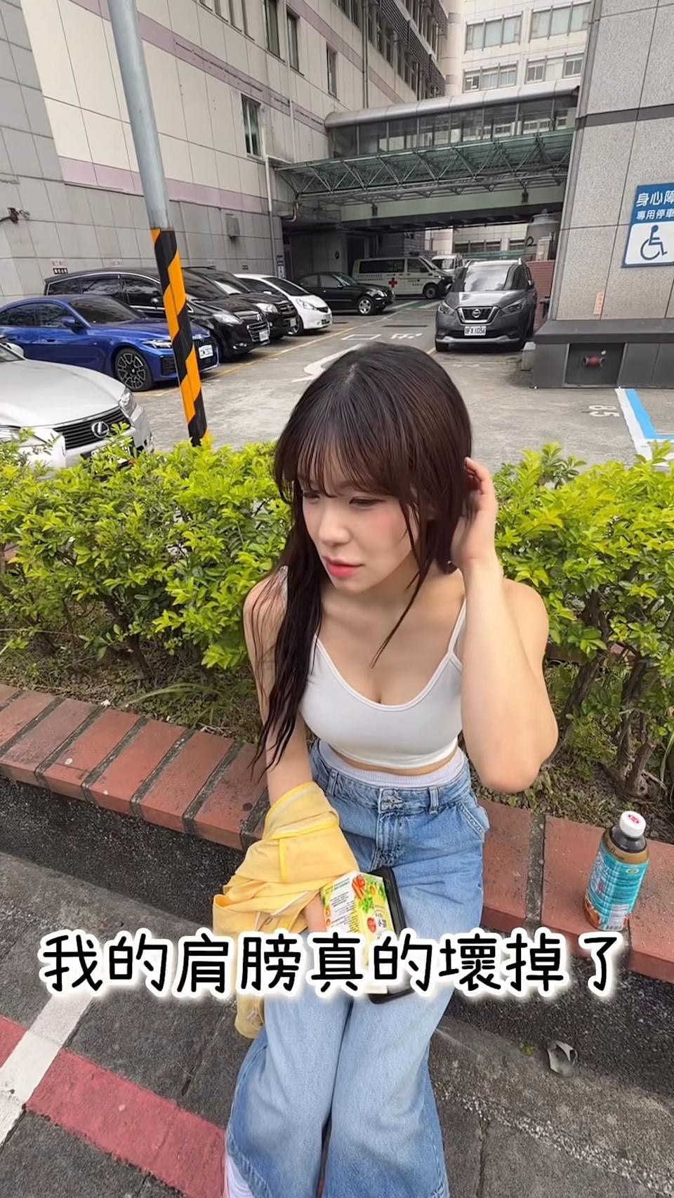 李多慧肩膀發炎挨針畫面曝光!診斷完直言:「要不是在拍,早就哭了!」