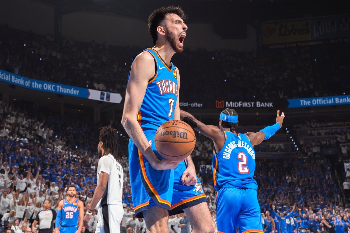 NBA／雷霆 G2 擊敗馬刺將系列賽扳平！SGA 狂轟 30 分 9 助攻再現 MVP 價值！
