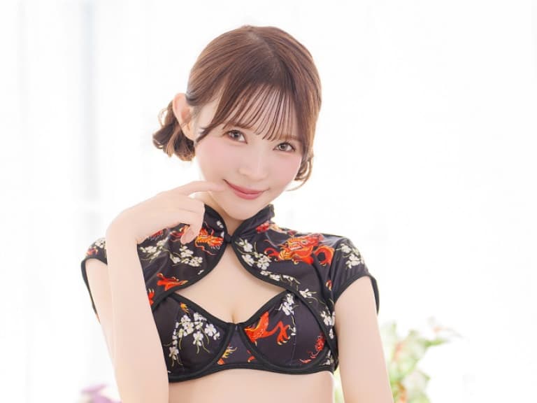 童話裡走出來的神秘美少女！林芽依臉蛋、身材都美到惹人憐愛！【老司J開車】