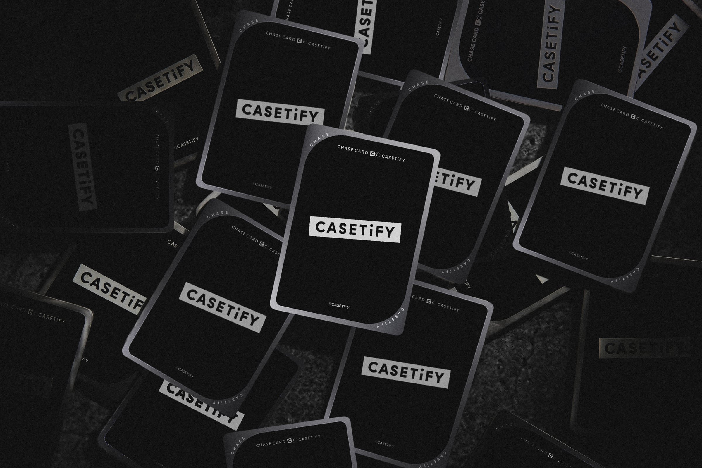 《膽大黨》× CASETiFY 聯名超狂!高速婆婆搖搖手機殼、絨毛公仔、卡牌盲包⋯多個必收商品一次看!
