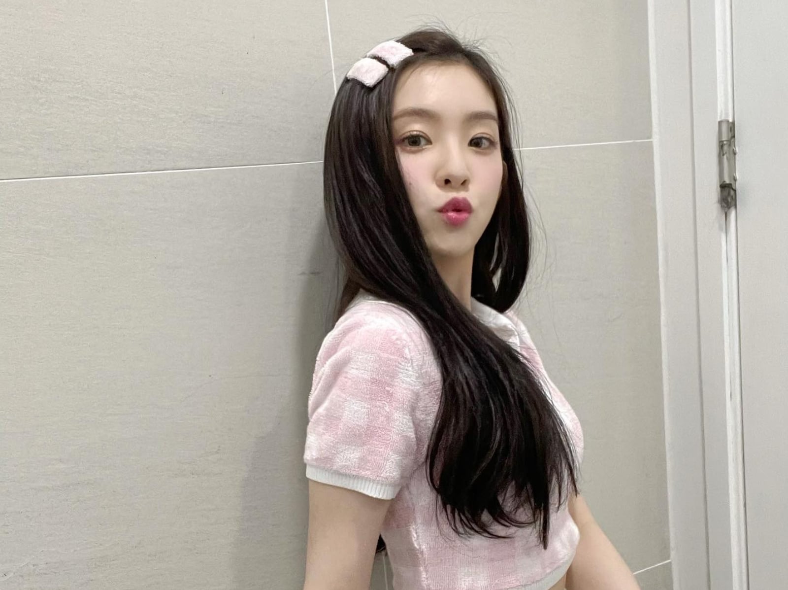 Red Velvet Irene 裴柱現身高 158 小隻女穿搭術！5 招顯瘦顯高技巧，打造霸氣千金氛圍！