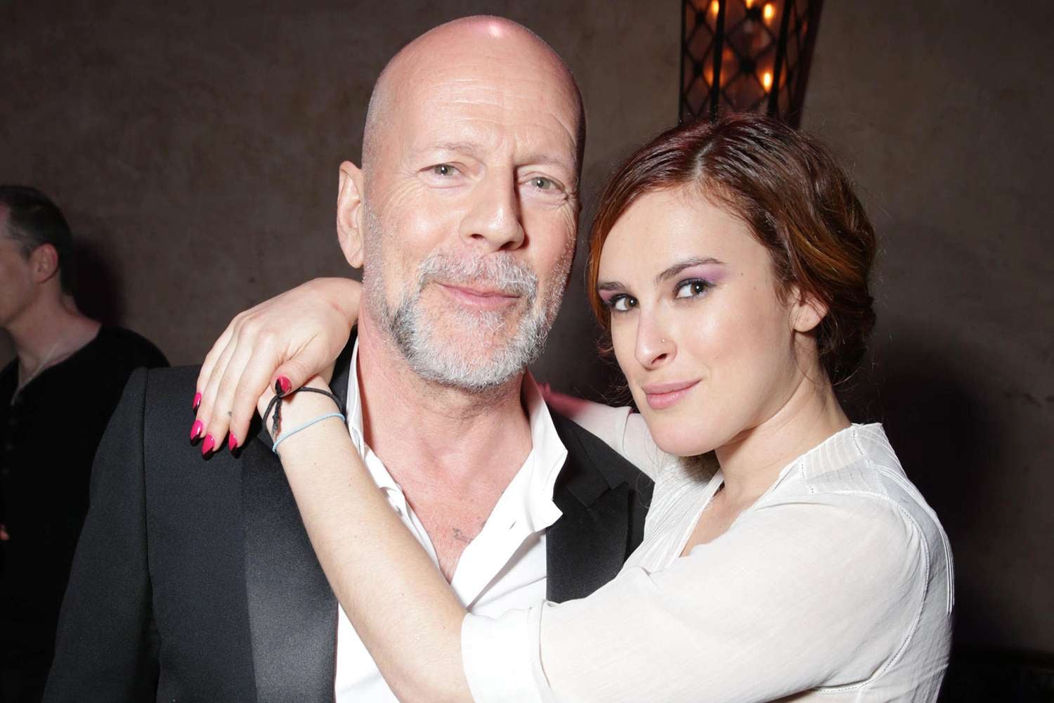布魯斯威利 Bruce Willis 失智症近況曝光!女兒坦言:「從硬漢變溫柔!」