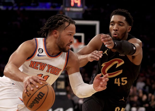 NBA／Jalen Brunson 季後賽對 Donovan Mitchell 竟 10 勝 3 敗！全聯盟唯一雙位數勝場，從西區打到東區都在當爸！