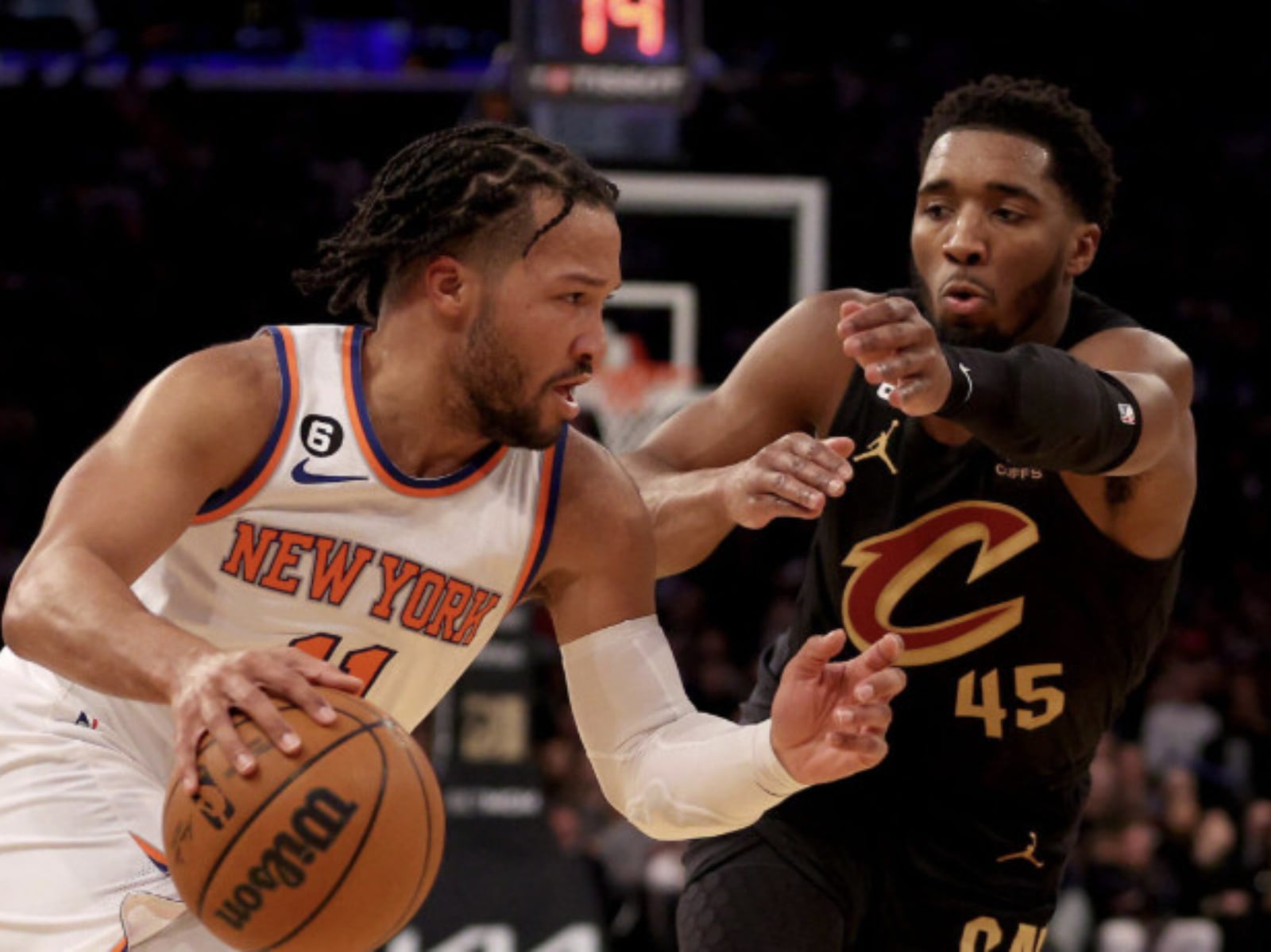 NBA／Jalen Brunson 季後賽對 Donovan Mitchell 竟 10 勝 3 敗！全聯盟唯一雙位數勝場，從西區打到東區都在當爸！
