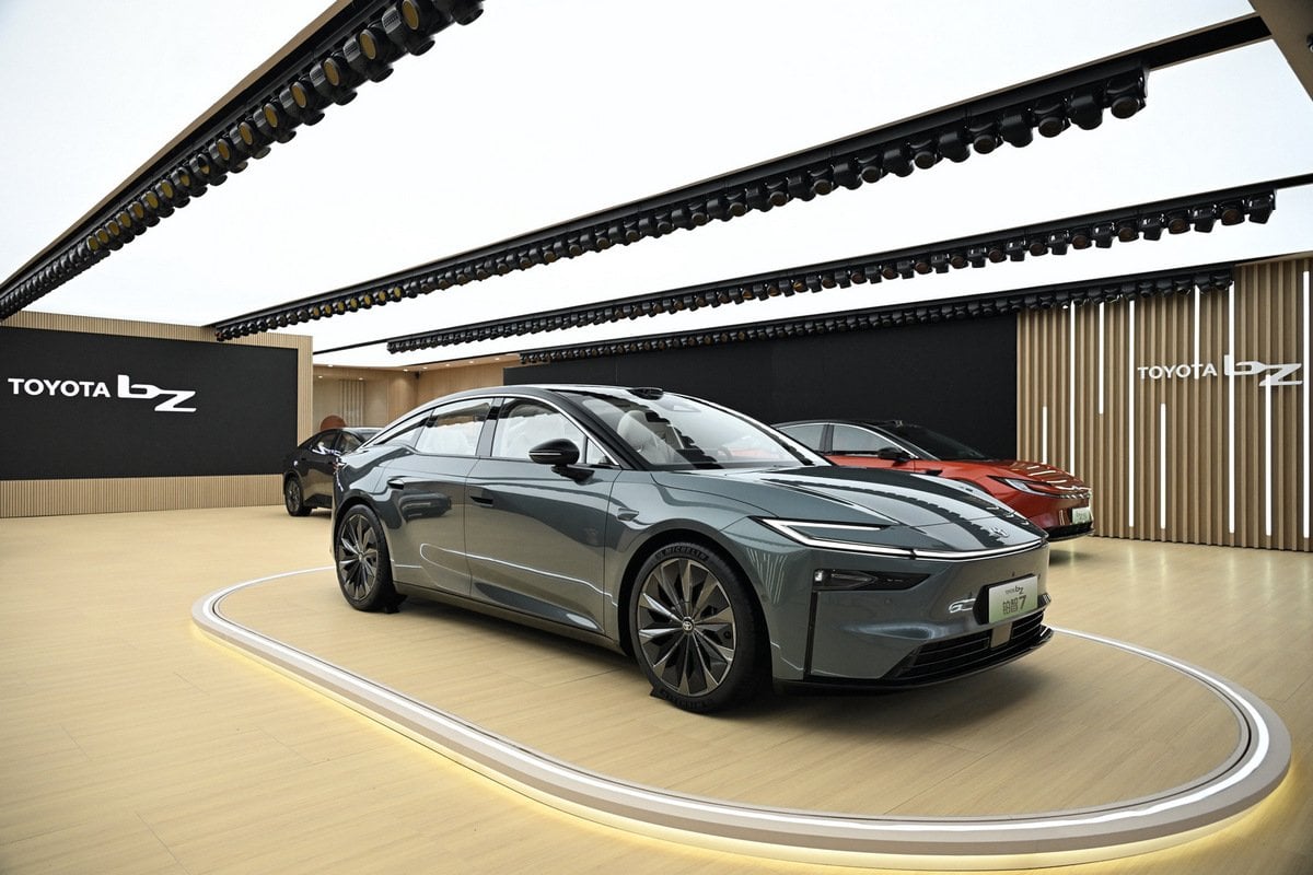 豐田 bZ7 上市1小時賣出3100台!比特斯拉 Model 3 更便宜、車身更大,中國市場爆單