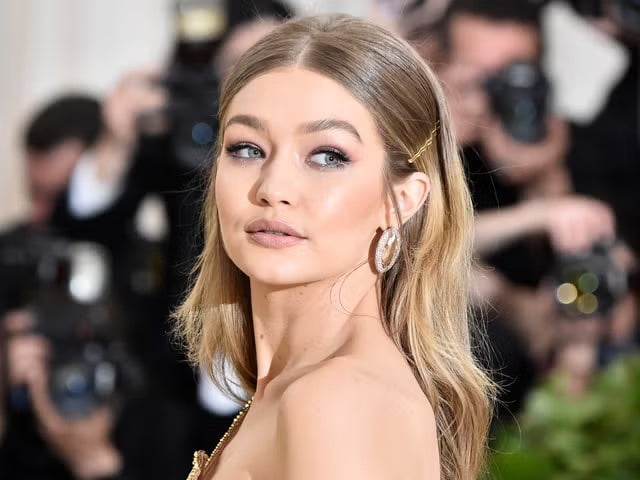 Gigi Hadid 自揭見偶像 Kobe Bryant 腿軟瞬間！直言：「我真的超緊張！」