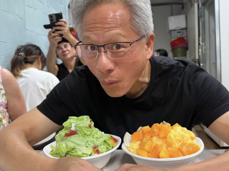 黃仁勳饒河夜市吃什麼？綿綿冰、胡椒餅⋯同款美食地圖一次看！