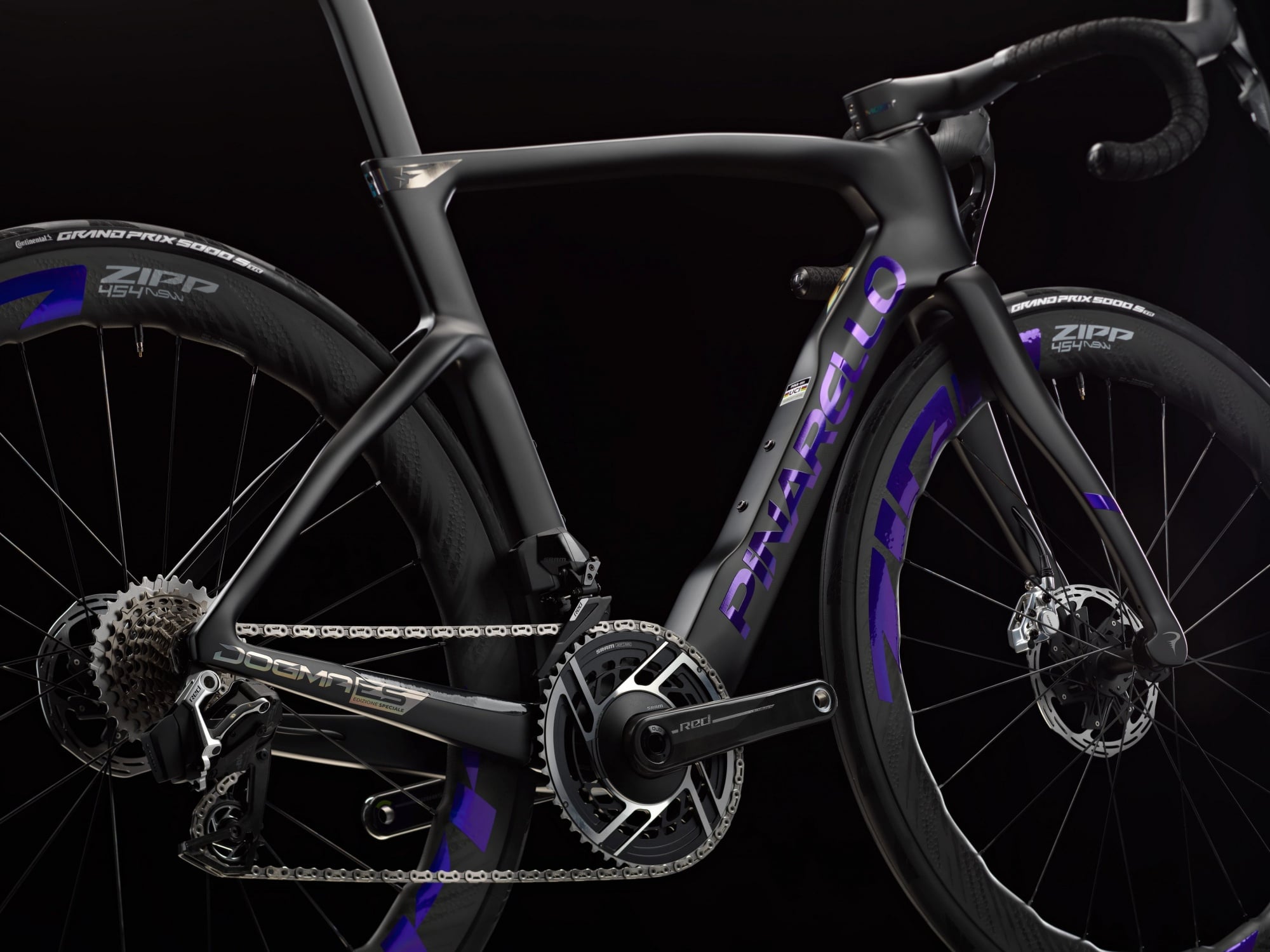 瑞士天梭 × 義大利 Pinarello 破天荒聯名!「極光藍秒針」用原廠塗料狂到爆,全台限量 50 只必搶!