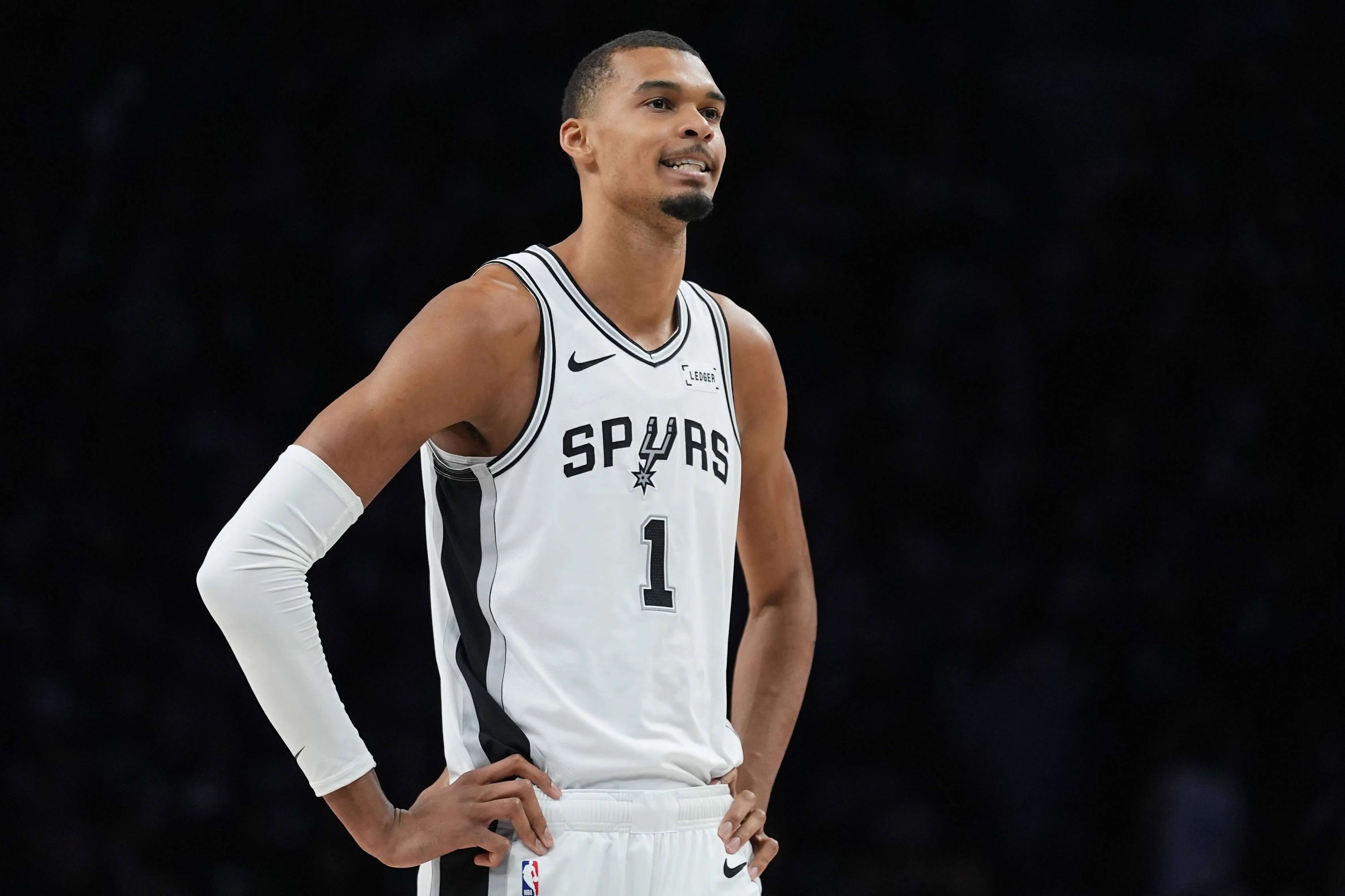 NBA/文班亞馬 G4 砍 33 分,數據竟與 11 年前柯瑞一模一樣!馬刺扳平系列賽