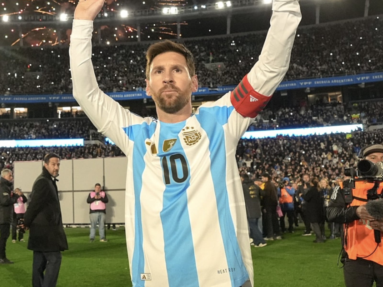 梅西 Lionel Messi 身家突破 10 億美元！阿根廷航空特製彩繪機、聯名球鞋齊發！