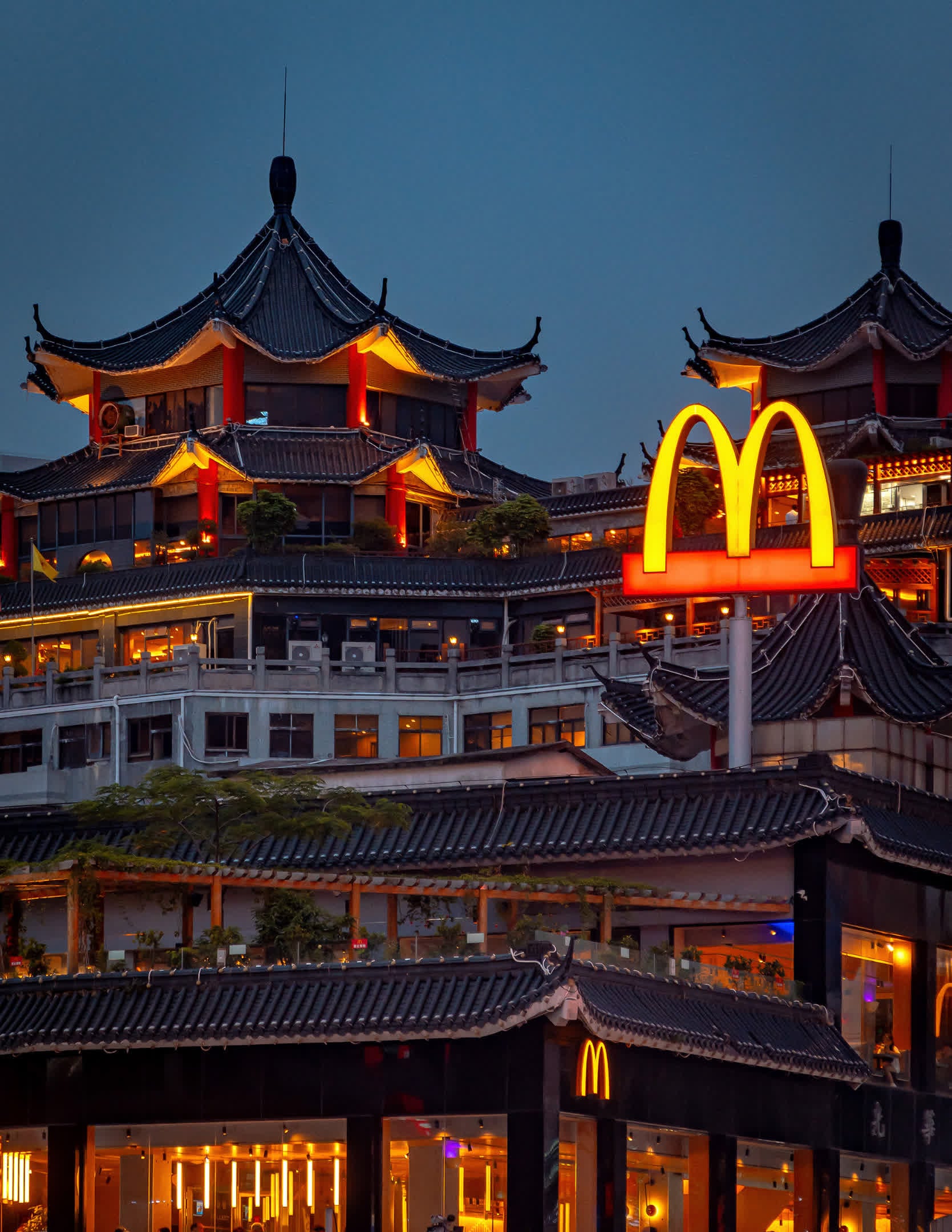 全球最酷麥當勞在這裡！紐西蘭退役飛機餐廳、瑞典滑雪得來速⋯台灣高雄也有黃金拱門打卡點！