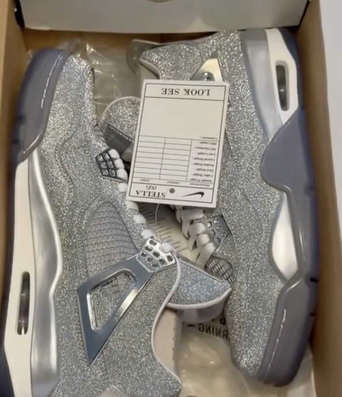 麥可傑克森 x Air Jordan 4 傳奇球鞋首度曝光!全球僅一雙、亮片手套元素注入超吸睛!