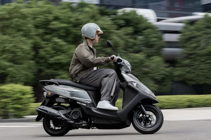 三陽 SYM 全新迪爵 125 電驅版發表!登頂最省油速克達,最低 5.72 萬入手!