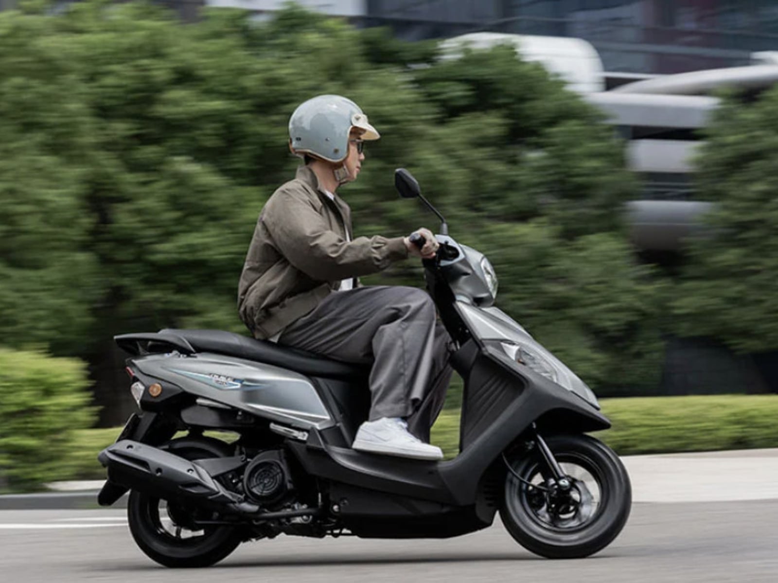 三陽 SYM 全新迪爵 125 電驅版發表！登頂最省油速克達，最低 5.72 萬入手！
