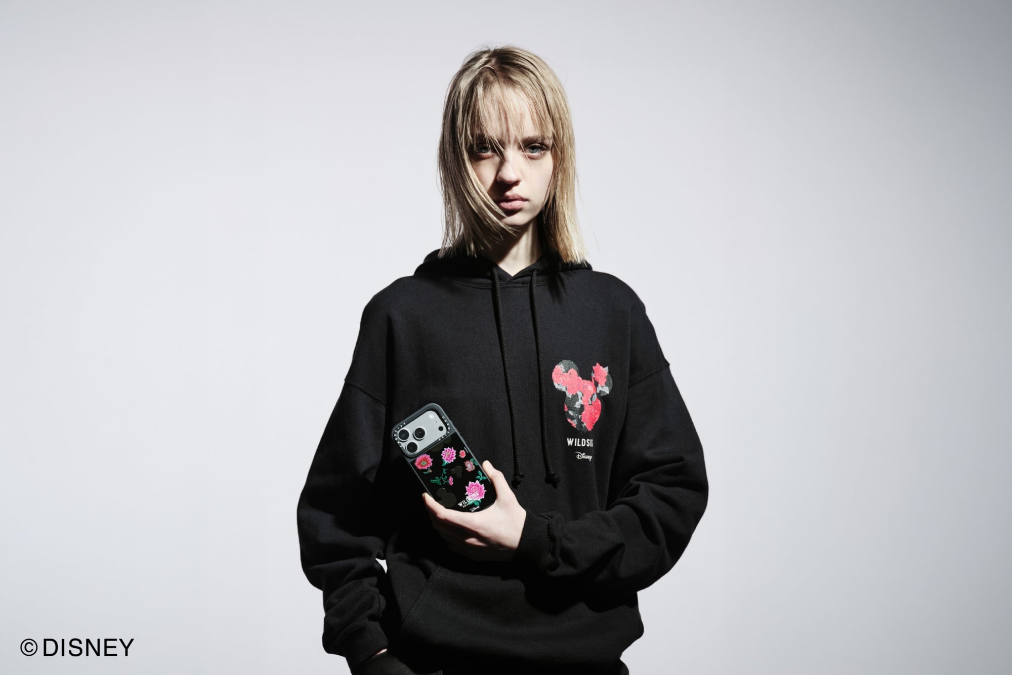 山本耀司設計大師操刀!CASETiFY × WILDSIDE × 迪士尼聯名爆紅,米奇遇上暗黑繁花美學網讚爆!