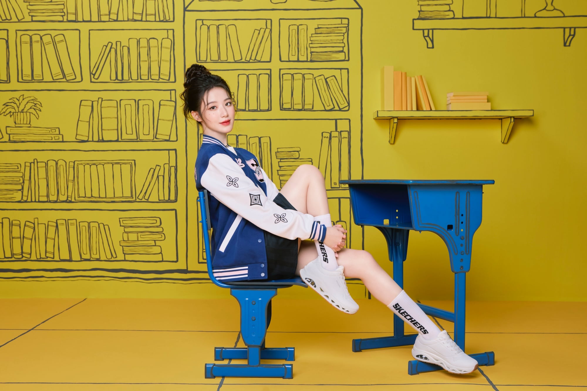 舒華化身校園女孩狂讚 SKECHERS UNO GLIDE-STEP!畢業季「舒式轉場」限定書籤必收⋯快看領取方法!