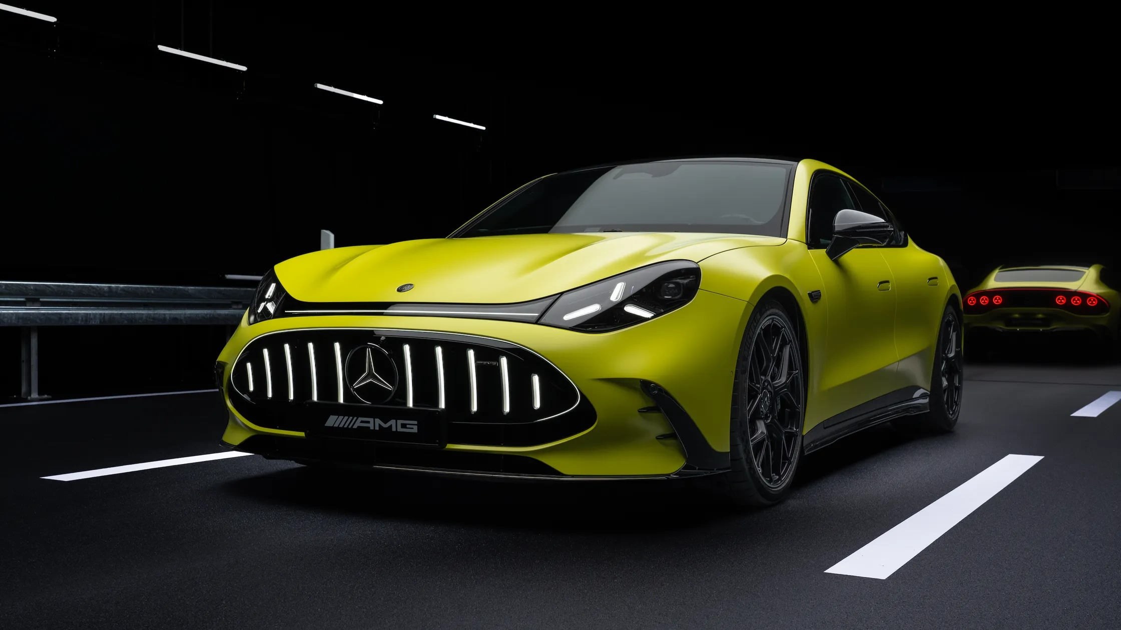 Mercedes-AMG GT 4 電動車登場!1,100 匹馬力、V8 引擎聲浪⋯規格一次看!