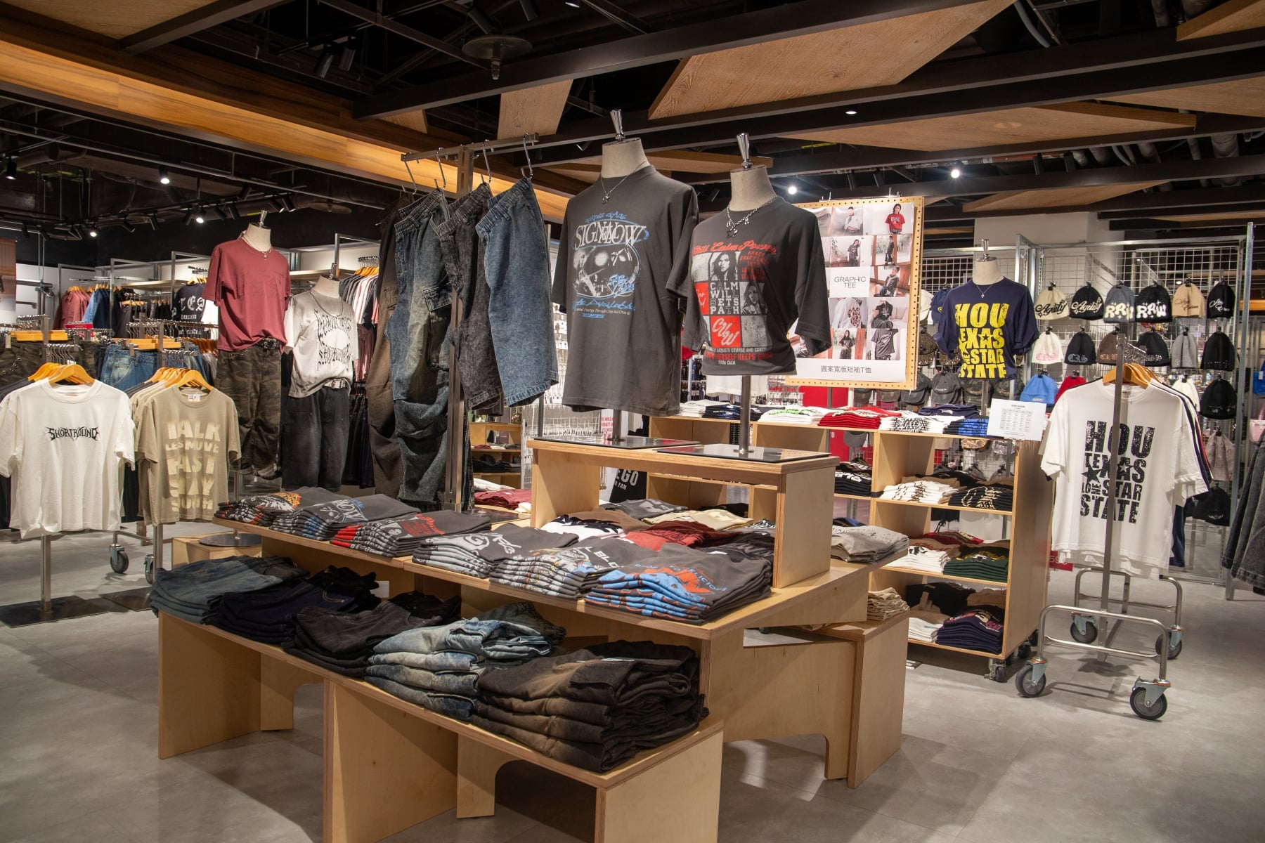 原宿街頭文化天王 WEGO 正式登台！台灣首店西門町開幕，Karencici 親臨詮釋 Y2K 街頭風