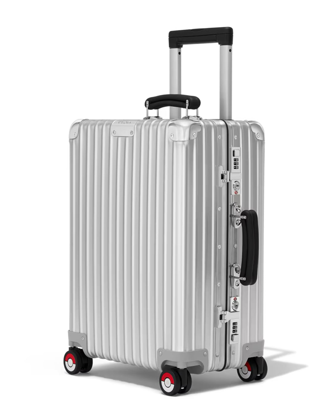 RIMOWA × 寶可夢 30 週年聯名來了!義大利皮革吊牌、精靈球輪套⋯3 大品項售價、搶購方式一次看!
