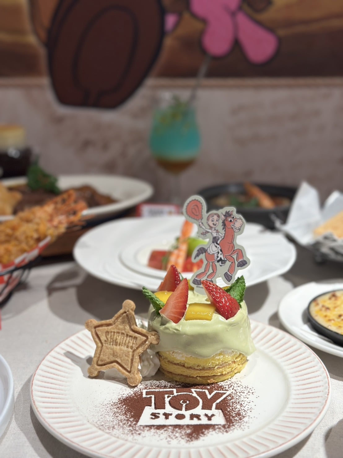 西堤牛排推出 《玩具總動員 5》主題「牛仔很忙雙人餐」！套餐菜單、限定週邊、價格⋯一次看！
