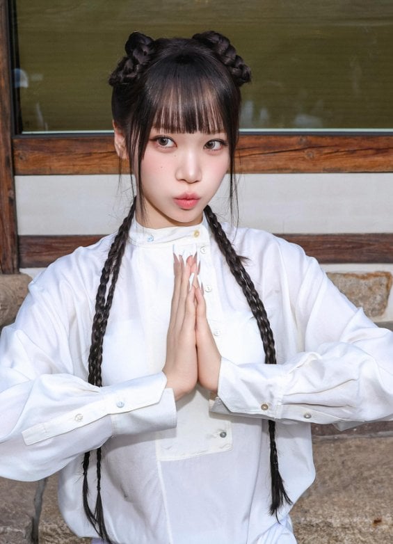 金采源 Kim Chaewon〈BOOMPALA〉3款開場造型票選！粉絲一面倒狂推「包子版」封神