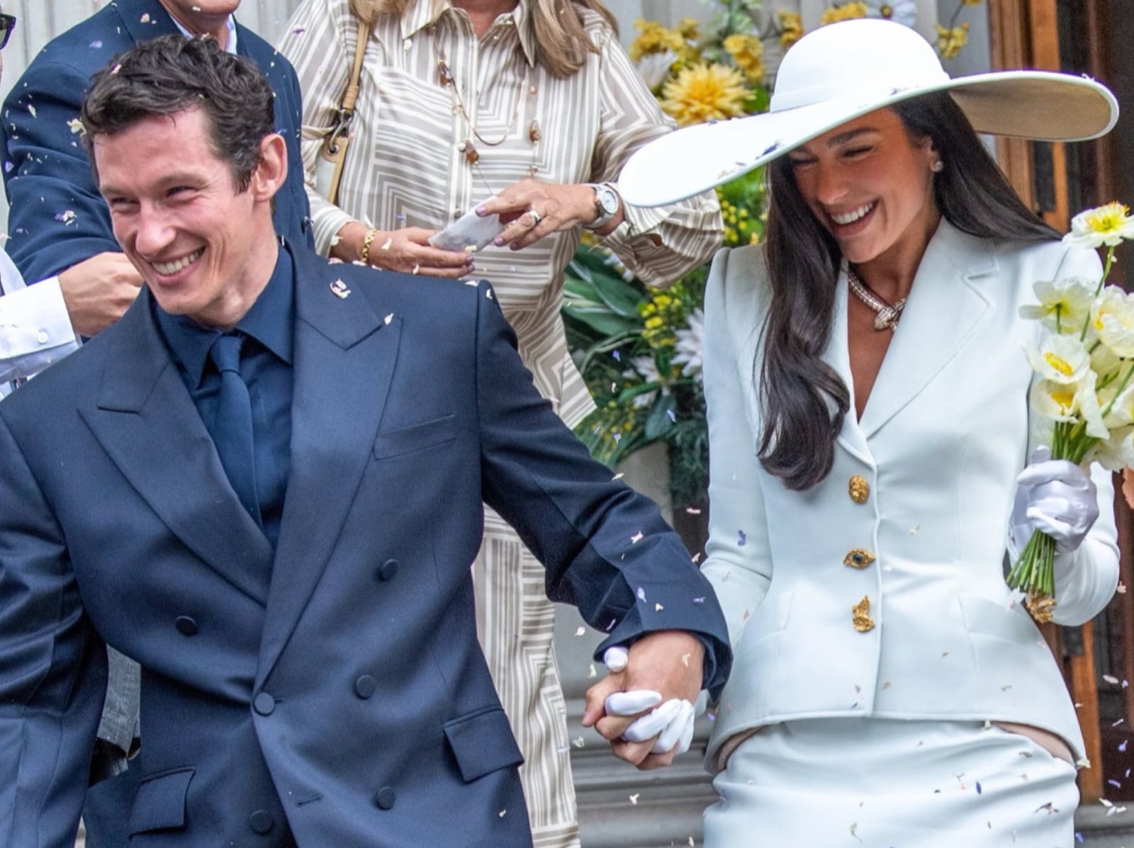 Dua Lipa 與 Callum Turner 倫敦完婚！知情人士曝：「男方激動到哭！」
