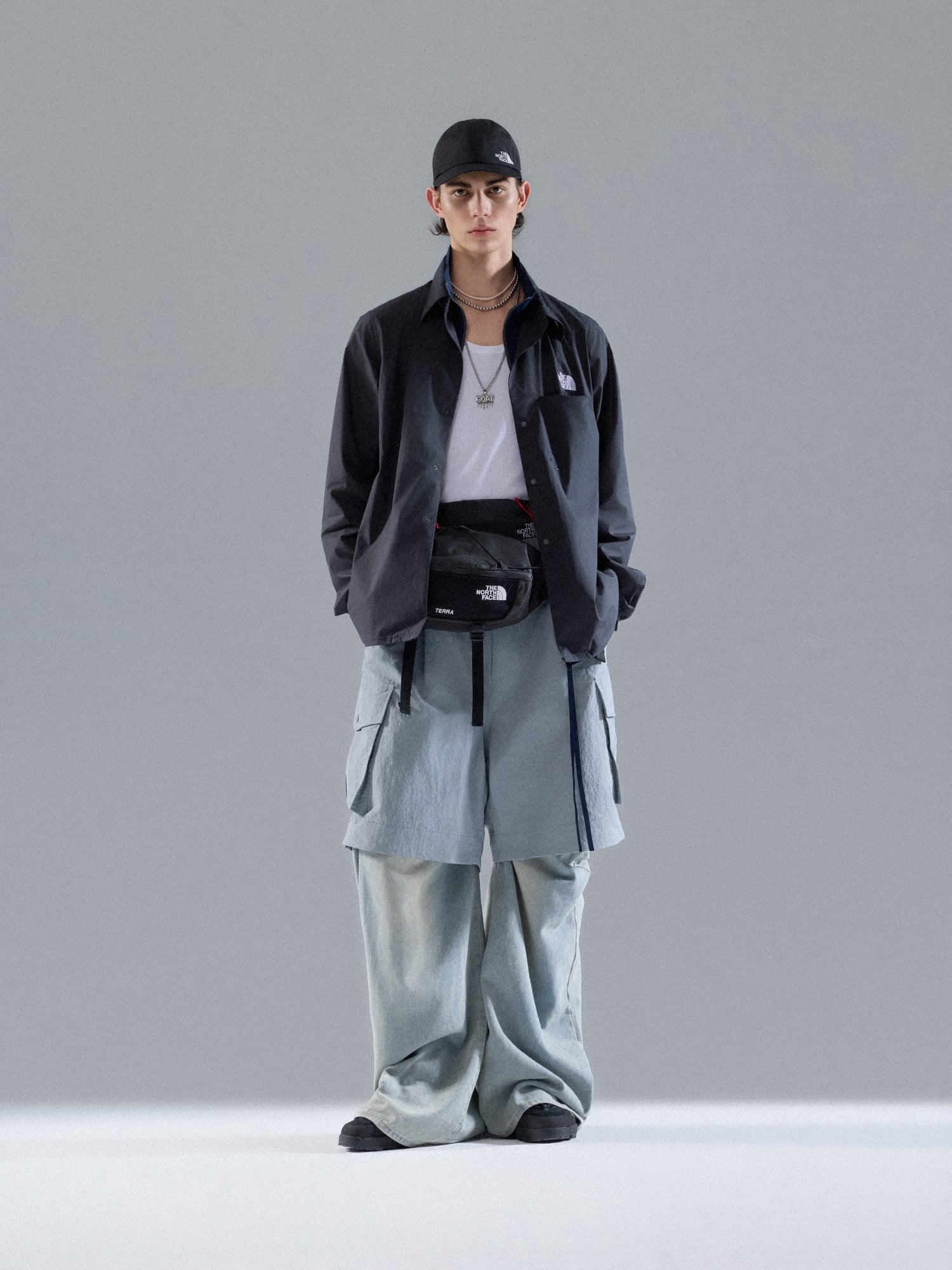 The North Face 2026 夏季系列「一衣四穿」狂讚!雙面外套、果凍透明外套⋯5 款必入機能穿搭快看!