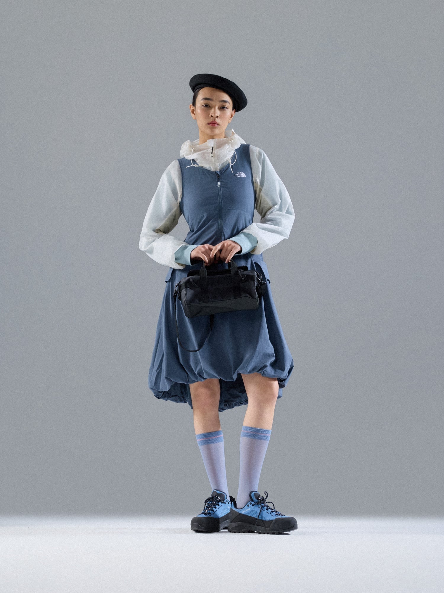 The North Face 2026 夏季系列「一衣四穿」狂讚!雙面外套、果凍透明外套⋯5 款必入機能穿搭快看!