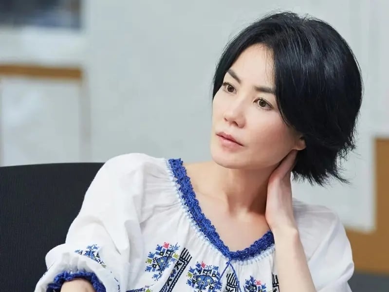 王菲現身謝霆鋒演唱會！無名指閃鑽曝光引讚：「眼神裡全都是愛！」
