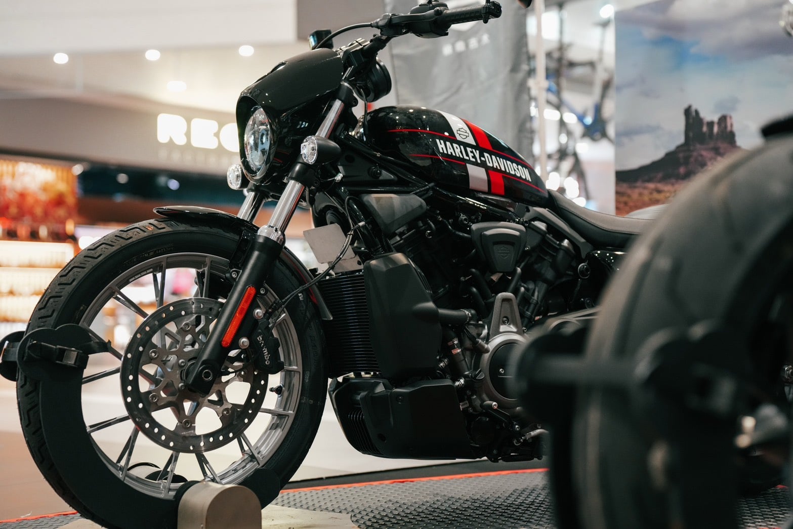 哈雷傳奇重機要來了!6 月林口三井快閃展,Revolution Max 1250T 黑科技引擎、賽道油箱塗裝狂讚必看!