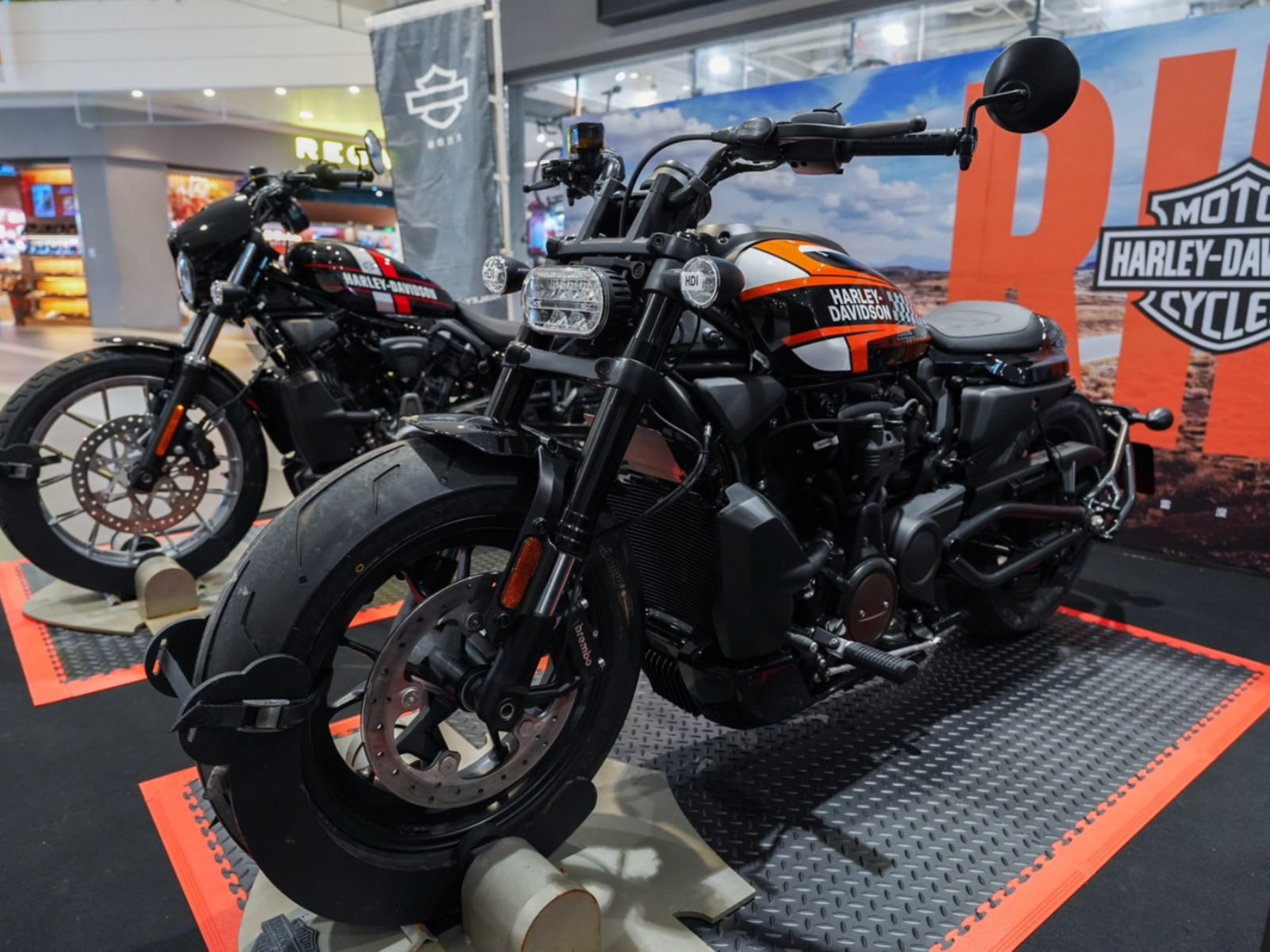 哈雷傳奇重機要來了！6 月林口三井快閃展，Revolution Max 1250T 黑科技引擎、賽道油箱塗裝狂讚必看！