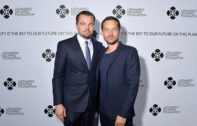 李奧納多狄卡皮歐 Leonardo DiCaprio 與女友街頭牽手被拍!身旁神秘小女孩身份曝光掀話題!