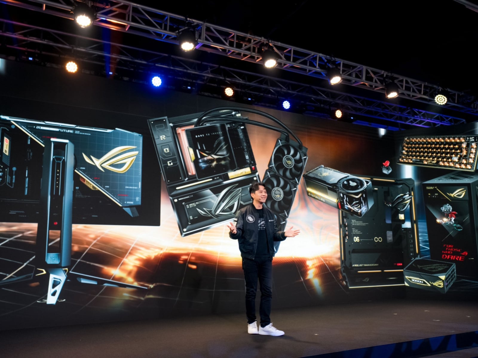 華碩 ROG 慶祝成立 20 年推超狂新品陣容！Crosshair X870E 一體式水冷、RTX 5090 顯卡太猛了！